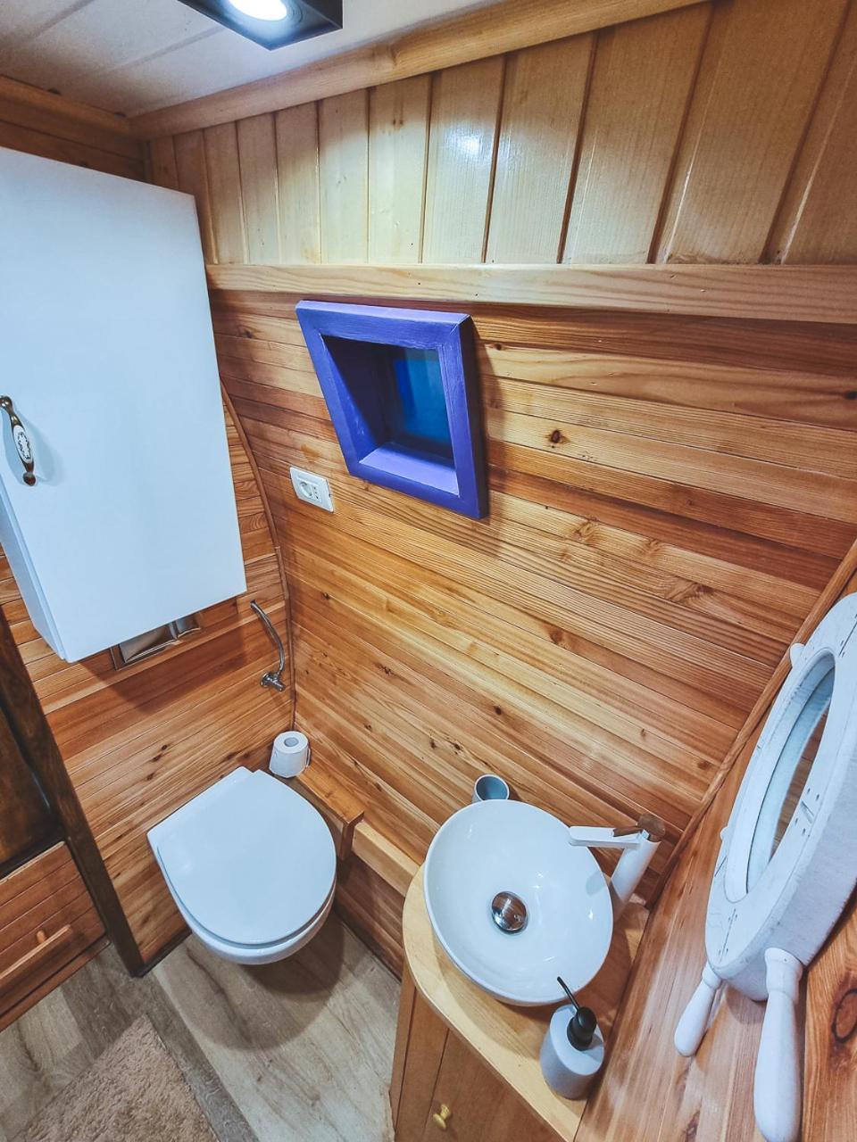 Central Tiny Houses บูคาเรสต์ ภายนอก รูปภาพ